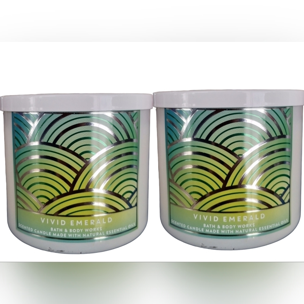 2 Bath and Body Works VIVID EMERALD Scented Candles w/essential oil 2‎ full size
